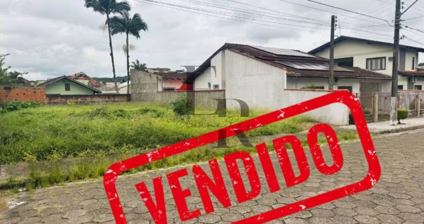 Terreno à venda bairro Glória, com 420,00 m² de área. Excelente oportunidade para investir! Avalia Permuta por imóvel pronto.