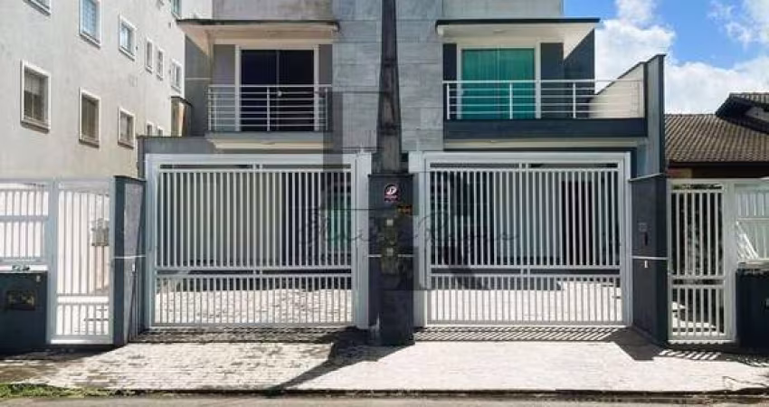 Sobrado geminado no Jardim Sofia: 3 quartos, piscina, churrasqueira e 4 vagas de garagem! Uma oportunidade única em Joinville-SC!