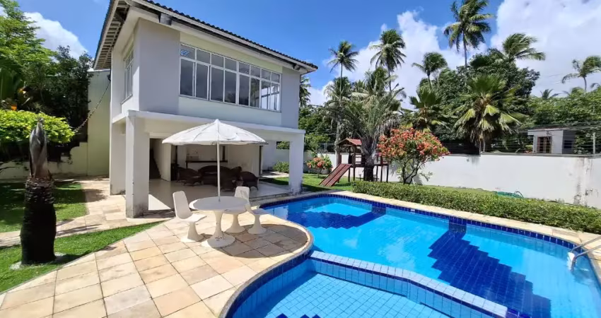 Viva o conforto e a praticidade em uma casa em condomínio excepcional!