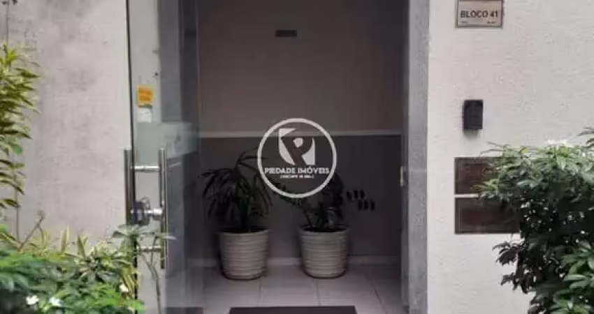 Apto no Condomínio Recanto do Sol com lazer