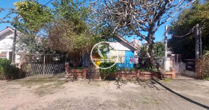 Casa Para Vender com 540m³ de terreno no bairro Tristeza em Porto Alegre