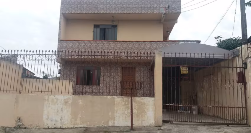 Sobrado com 02 quartos no Sitio Cercado