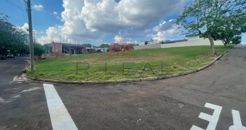 Terreno de esquina no Residencial Village Campo Novo