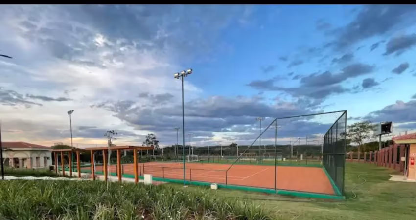 Condomínio villagio toscana  terrono 361m2 sobrando com 273m2  - 3 suítes plenas, uma com hidromassagem e clouset  - sala ampla