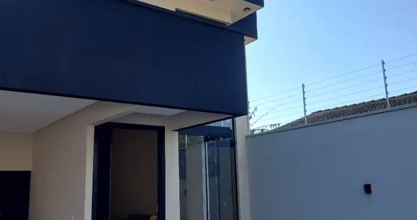 Casa alto padrão / 3 quartos com suítes, sendo o quarto principal com closet  • terreno medindo 449m