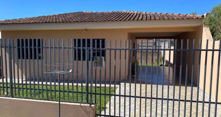 Casa para Venda em Guarapuava, Santa Cruz, 3 dormitórios, 1 suíte, 1 banheiro, 2 vagas
