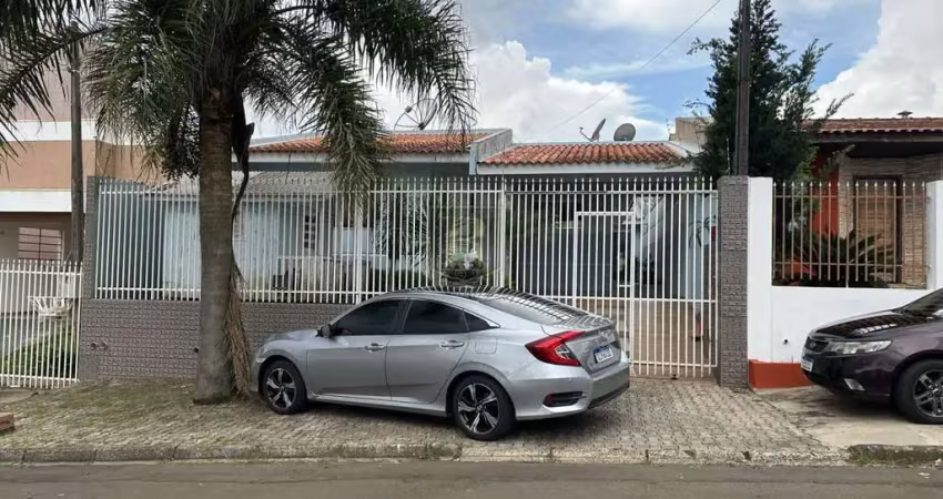 Casa para Venda em Guarapuava, Morro Alto, 3 dormitórios, 1 suíte, 1 banheiro, 2 vagas