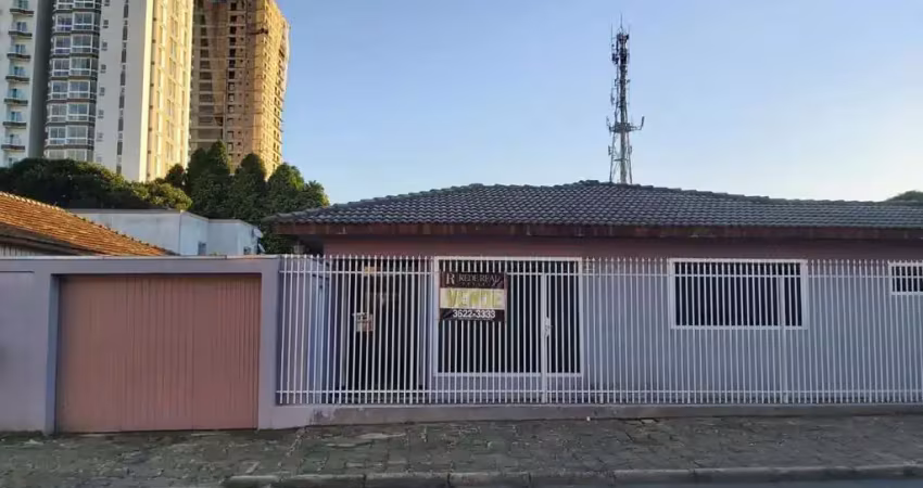 Casa para Venda em Guarapuava, Batel, 3 dormitórios, 2 suítes, 2 banheiros, 4 vagas