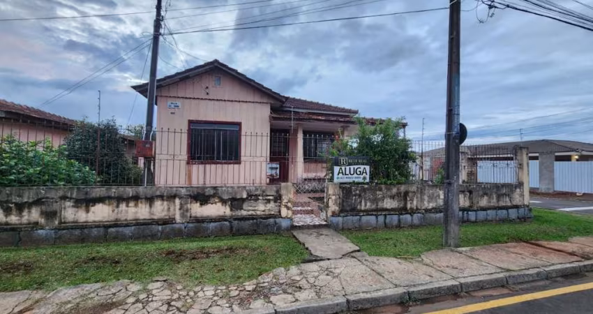 Casa para Locação em Guarapuava, Dos Estados, 4 dormitórios, 1 banheiro, 1 vaga
