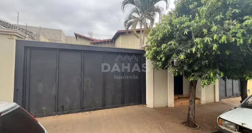 Casa com 3 quartos à venda no Centro, Barretos 