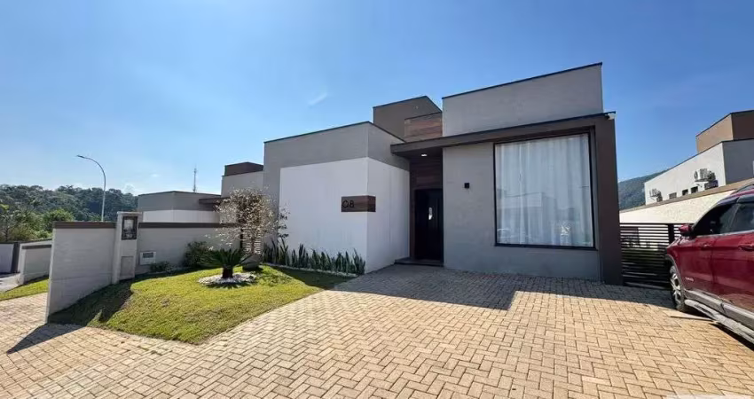Casa em condomínio village com 3 suítes dentro da cidade de atibaia