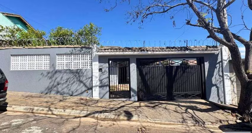 Casa térrea com cara de chácara ideal para quem busca sossego dentro da cidade
