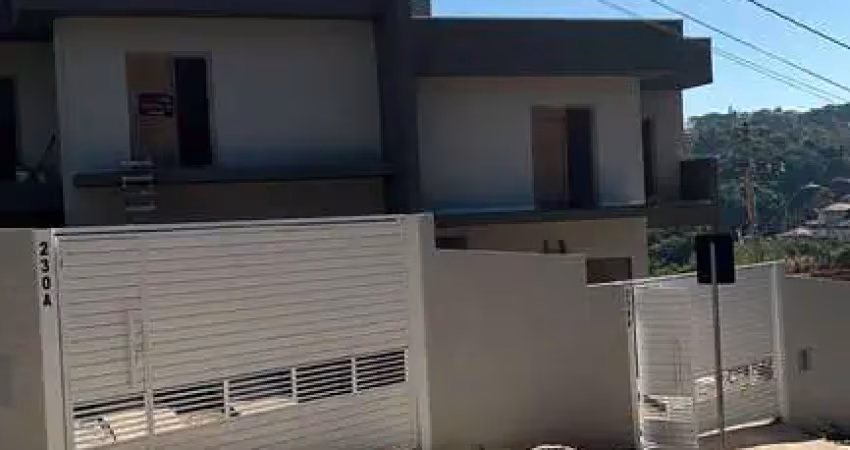 Casa recém construída em fase final de acabamento, somente uma disponível