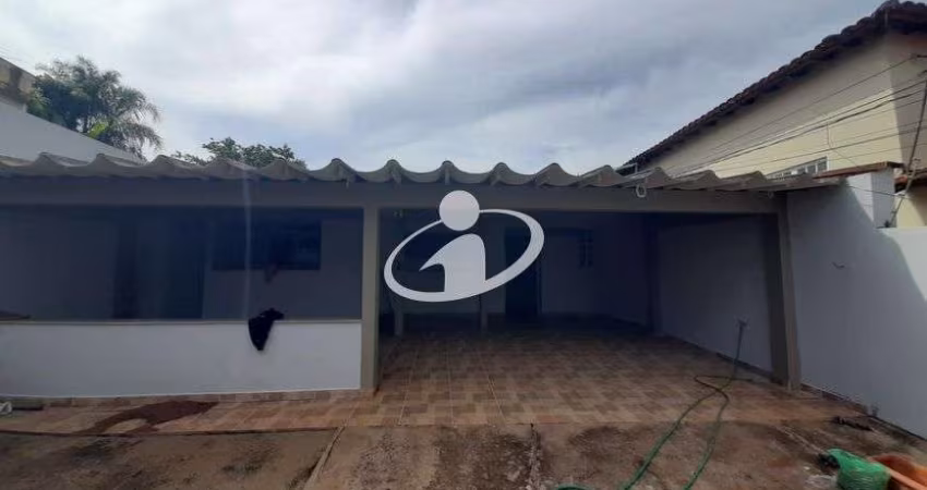 Casa com 3 quartos para alugar no Tabajaras, Uberlândia 