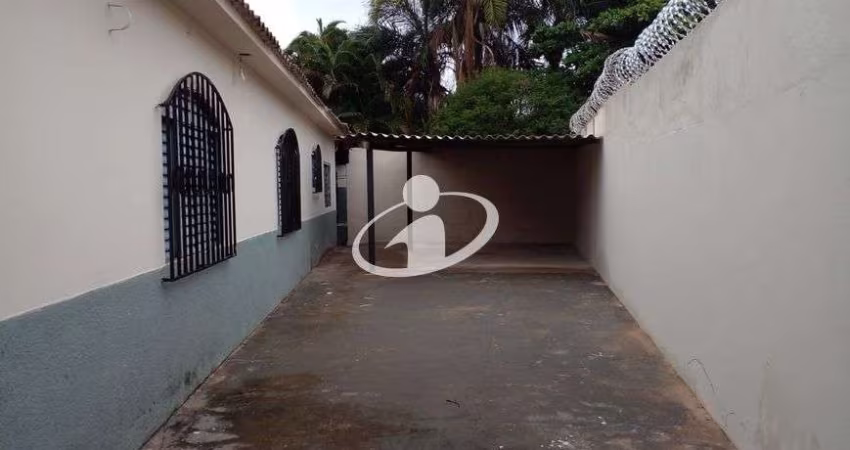 Casa com 5 quartos para alugar no Presidente Roosevelt, Uberlândia 