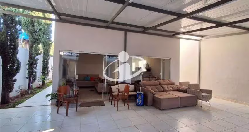 Casa com 3 quartos à venda no Jardim das Palmeiras, Uberlândia 