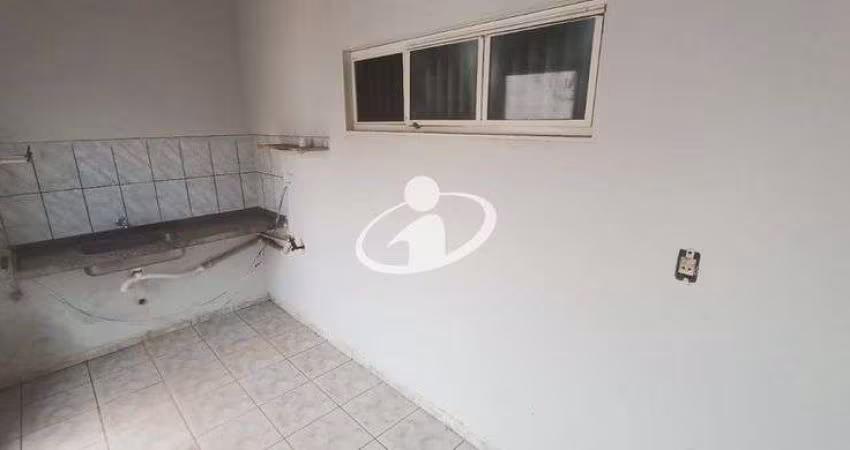 Casa com 3 quartos para alugar no Santa Mônica, Uberlândia 