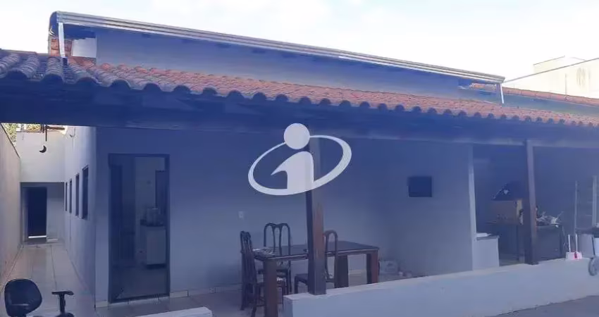 Casa com 3 quartos para alugar no Presidente Roosevelt, Uberlândia 