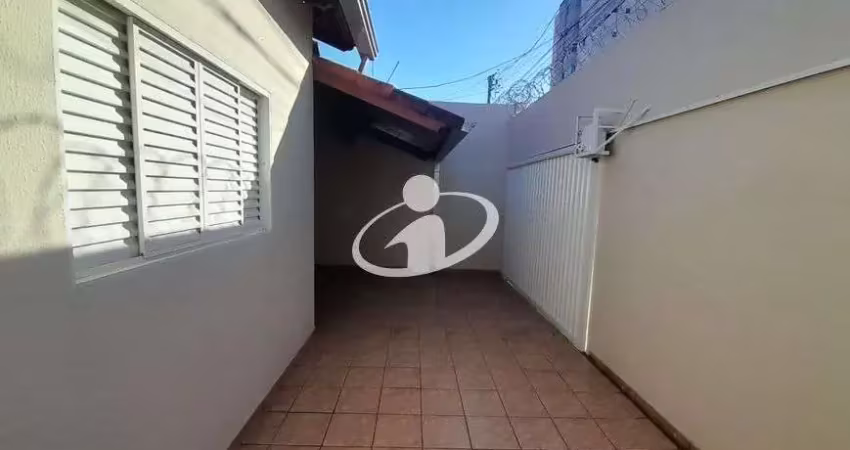 Casa com 3 quartos para alugar no Santa Mônica, Uberlândia 