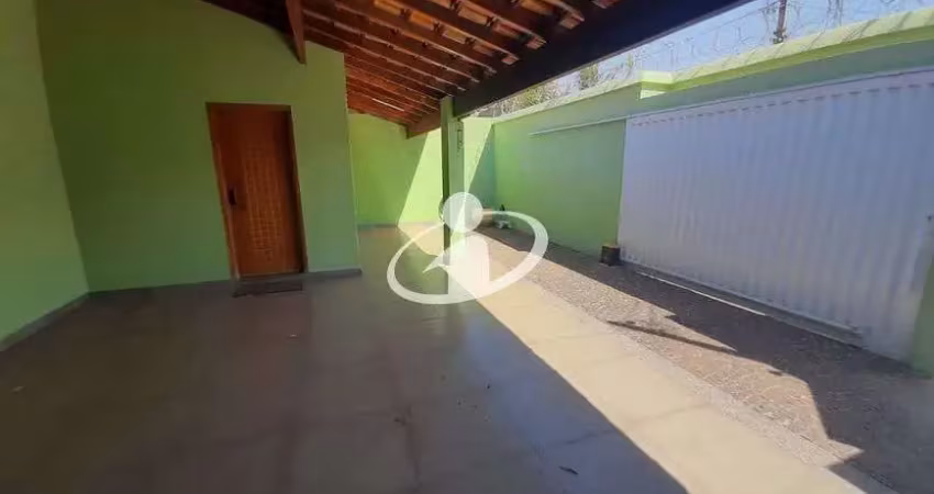 Casa com 3 quartos para alugar em Granada, Uberlândia 