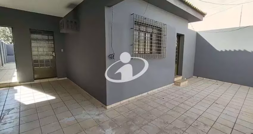 Casa com 3 quartos para alugar no Martins, Uberlândia 