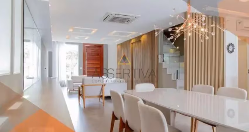 Casa triplex mobiliada no condomínio de alto padrão