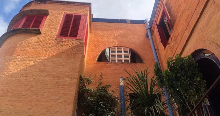 Uma casa incrível, única, excepcional, diferente.