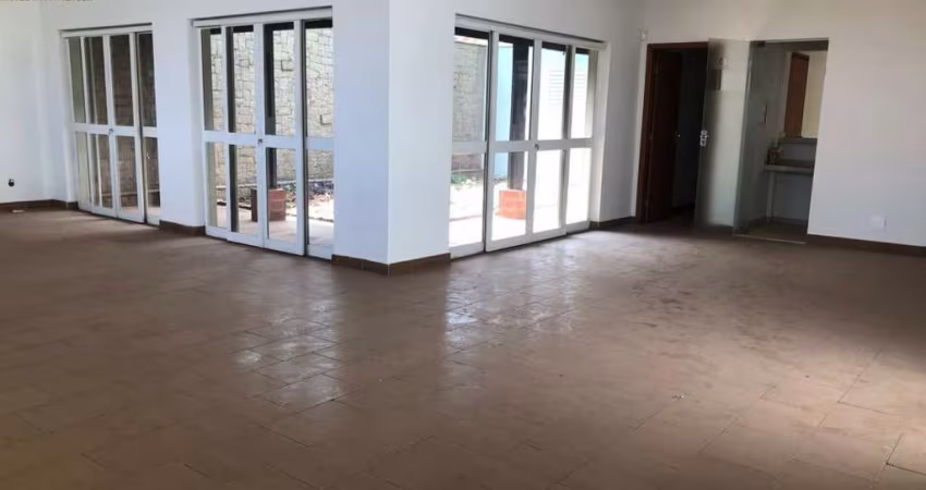 Imóvel com vocação comercial e localização estratégica para escritórios e/ou clínicas. Bairro: Alto