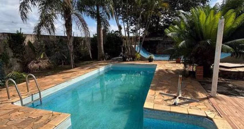 Chácara com casa sede, piscina e pista de skate - Bairro: Campestrre