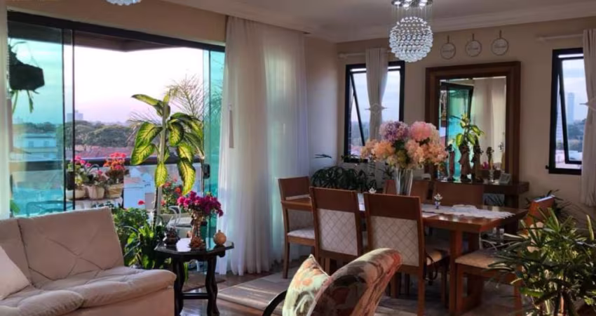 Apartamento impecável, completo de armários, no centro