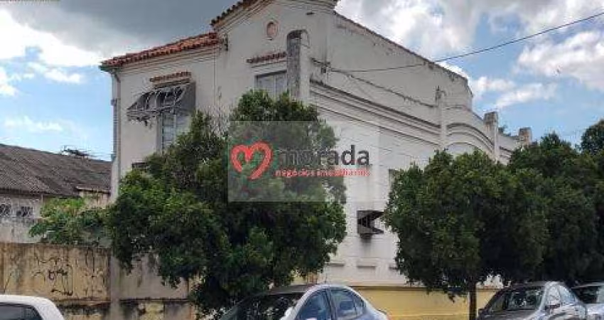 Imóvel com localização estratégica no bairro Vila Rezende