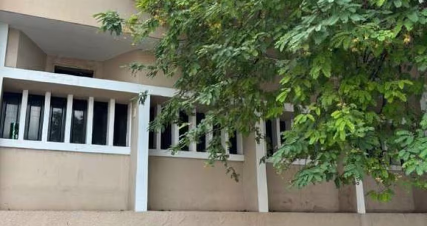 Imóvel comercial, com salas amplas e ótima localização no centro