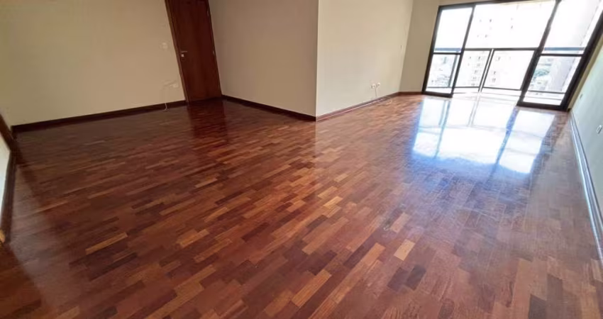Apartamento impecável, andar alto, completo de armários, com linda vista panorâmica. Bairro: Centro