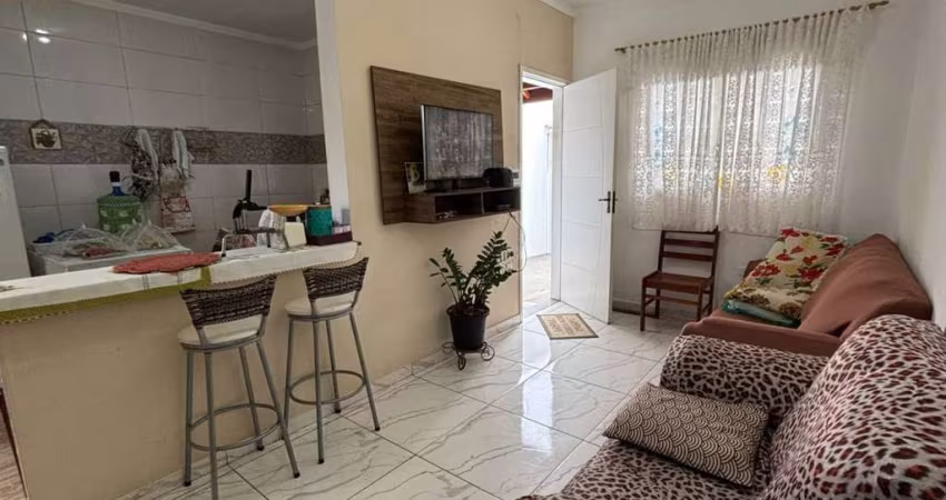 Casa com dois dormitórios e área gourmet, próxima ao Hospital Regional. Bairro: São Francisco