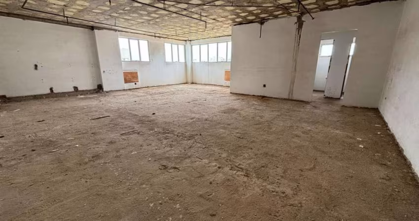 Sala Comercial em edifício com micro empreendedores e consultórios médicos. Bairro: Vila Monteiro