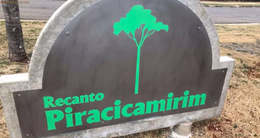Terreno plano em residencial fechado, com estrutura de lazer no bairro Piracicamirim