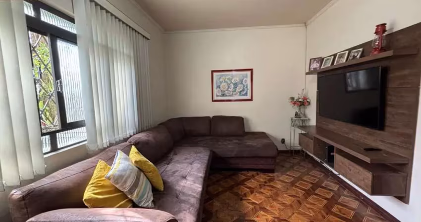 Casa com  3 suítes e quintal com área gourmet, pronta para morar! Bairro: Piracicamirim