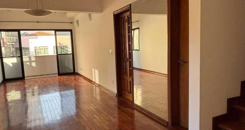 Apartamento duplex, com armários, no centro