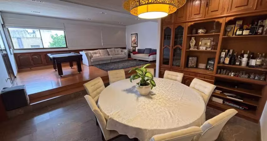 Apartamento amplo, confortável, com localização privilegiada no bairro Alto, pronto para morar.