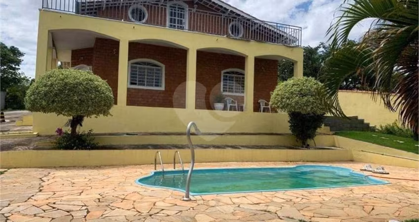Condomínio com 3 quartos à venda em Santa Cândida - SP