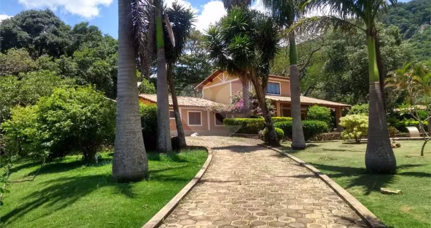 Chácara à venda com 4 quartos, sendo 1 suíte,  em bairro dos pires, extrema - mg