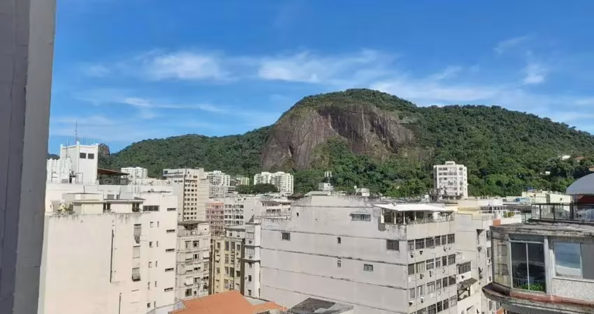 Conjugado reformado vista livre para as montanhas, próximo da atlântica, 1 quarto, 1 banheiro e cozinha kit, portaria 24 hs e câmera.