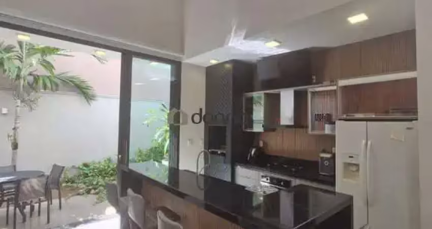 Casa à venda de 03 quartos, no Condomínio Estância dos Ipês