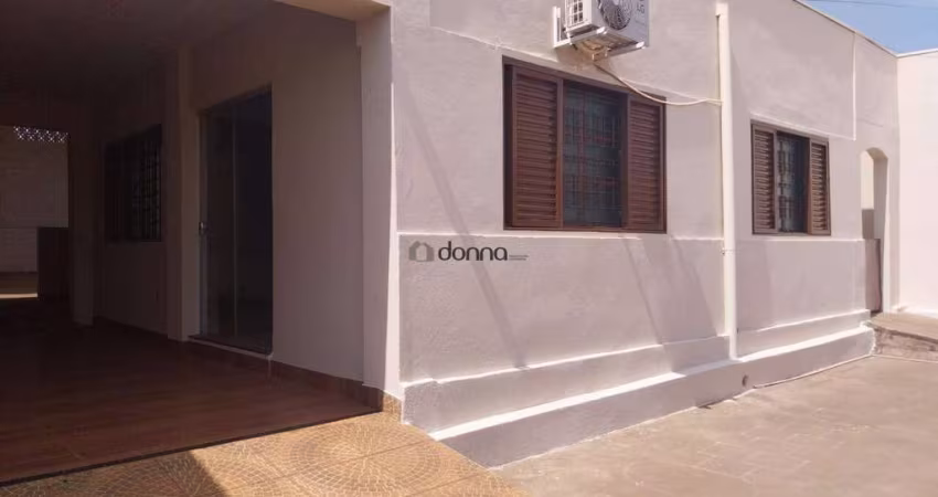 Casa 02 quartos com galpão nos fundos no Costa Telles