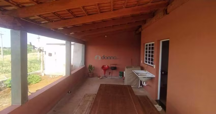 CASA COM 2 QUARTOS EM PEIRÓPOLIS