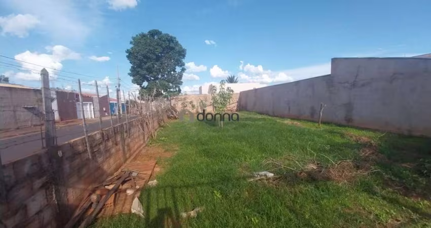 Terreno de esquina no Jardim Itália