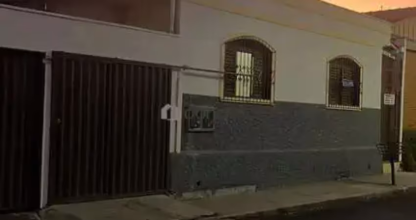 Casa com 3 quartos à venda na Rua Flávia Vargas Oliveira, Conjunto Treze de Maio, Uberaba