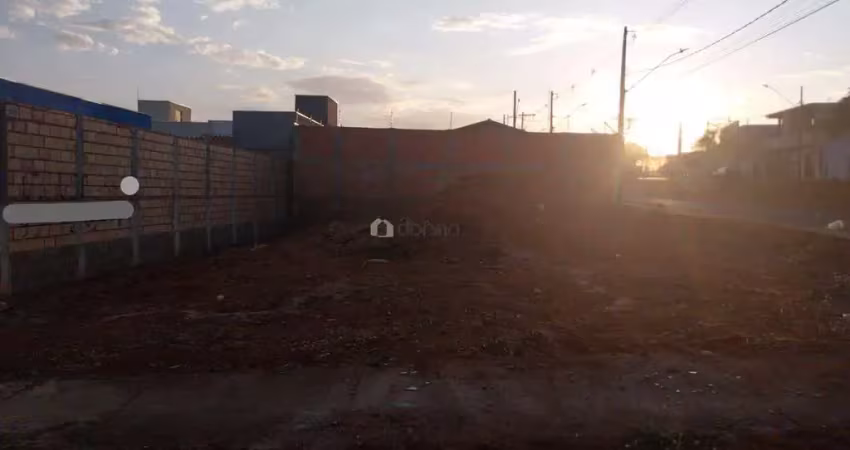 Terreno à venda na Rua Dulce Santana Lopes dos Santos, Oneida Mendes, Uberaba