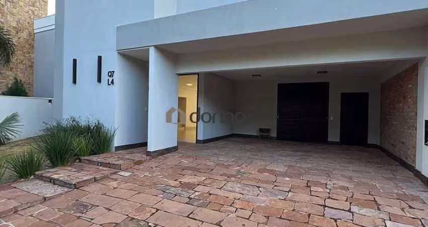 Casa á venda, sendo 4 suítes, uma delas master, sala intima, 355m2, Condomínio Flamboyant III - Uberaba - MG