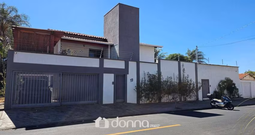 Casa à venda com 2 suítes e garagem para 3 carros no Bairro Guanabara - Uberaba - MG